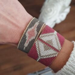 Bracelet INAA Axia en perles Miyuki Rose porté