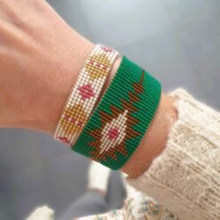 Bracelet INAA Lósara en perles Miyuki Blanc Crème porté