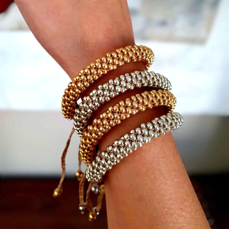 Bracelet INAA Orbela en perles Miyuki Doré et Argenté porté