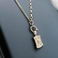 Collier Fleur de Lys 5 Collier Fleur de Lys INAA en acier inoxydable argenté décor