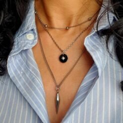 Collier triple INAA en acier inoxydable argenté porté